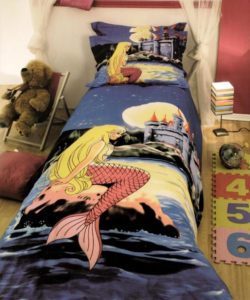 Ημίδιπλα σεντόνια Makis Tselios, 100% βαμβακερά. Σετ τριών τεμαχίων, με εντυπωσιακό print γοργόνα