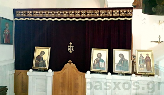 Κουρτίνα Ωραίας Πύλης - άποψη από τη θέση των εκκλησιαζομένων
