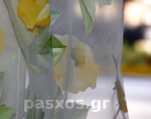 Οργάντζα (οργαντίνα) ντεβορέ, ύφασμα λευκό με πολύχρωμο σχέδιο, δείγμα κουρτίνας
