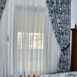 Κουρτίνες υπνοδωματίου στην Ηλιούπολη. Κουρτίνα σκίασης (εσωτερική) και συσκότισης (πλαϊνή). Σχέδιο, κατασκευή, ραφή, τοποθέτηση: Πάσχος.