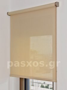 Συρόμενη πόρτα, με ρόλερ κατασκευής εργαστηρίου μας (ΠΑΣΧΟΣ), σε μπαλκονόπορτα διαμερίσματος στην Ηλιούπολη. Διακρίνεται ο μηχανισμός.