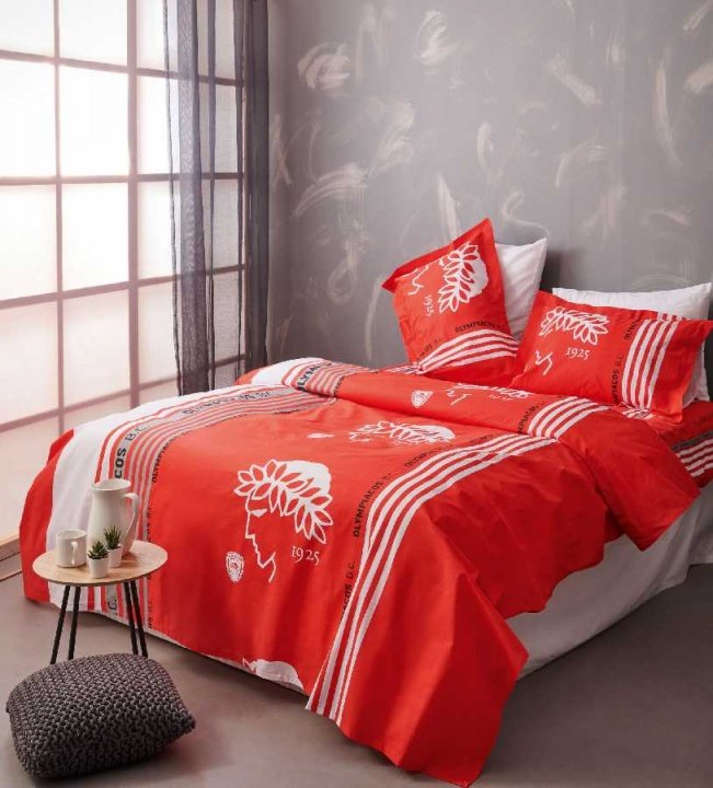 Πάπλωμα υπέρδιπλο OLYMPIACOS με ύφασμα 100% από βαμβάκι 144 κλωστών. Διαστάσεις: 225 x 240 εκατοστά. Palamaiki – B.C. 5 – Official Team Licenced.