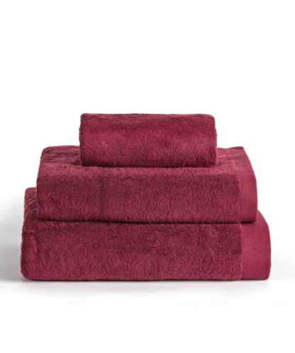 Πετσέτα Χεριών Brand Bordeaux - Kentia. Εξαιρετικής ποιότητας, κατασκευασμένη από φίνο Αιγυπτιακό βαμβάκι 600gr/m². Πολύ απαλή και απορροφητική, με αφράτη αίσθηση και χρώμα που μένει αναλλοίωτο ακόμη και μετά από πολλές πλύσεις. Μονόχρωμη, σε υπέροχη μπορντώ απόχρωση, 40 x 60 εκατοστά.