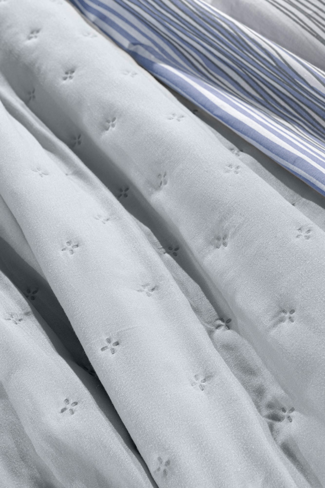 Κουβερτόριο Μονόχρωμο Γκρι, Σετ Με Διακοσμητική Μαξιλαροθήκη - Guy Laroche Public Silver