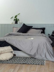 Σεντόνια Υπέρδιπλα Luxe Sateen Black – Palamaiki. Σετ τεσσάρων τεμαχίων, εξαιρετικής ποιότητας, κατασκευασμένο από 100% βαμβάκι σατέν 300 κλωστών. Μονόχρωμο, μαύρο, με λείο φινίρισμα και απαλή υφή.