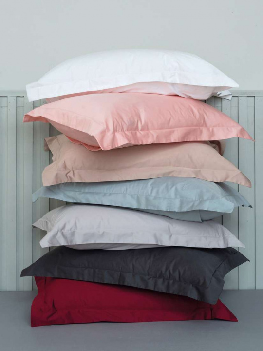 Σεντόνια Υπέρδιπλα Luxe Sateen White – Palamaiki. Σετ τεσσάρων τεμαχίων, από 100% βαμβάκι σατέν. Λευκά, μονόχρωμα.