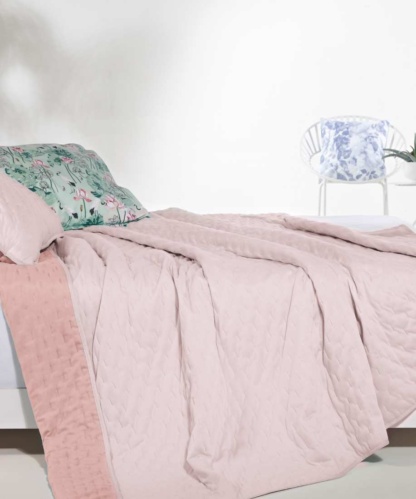 Κουβερλί Ημίδιπλο Paloma 14 – Kentia. Σε dusty pink χρωματισμό, με καπιτονέ ραφή, 180 x 230 εκατοστά.