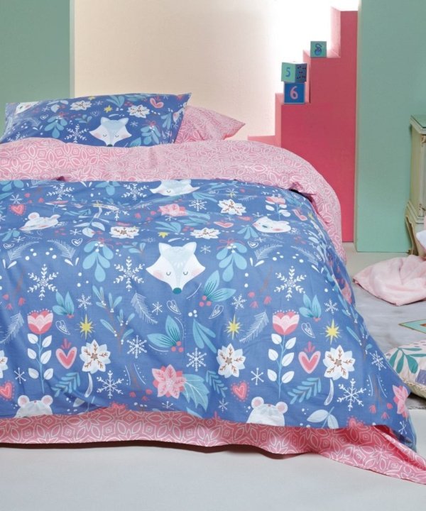 Παιδικά Σεντόνια Μονά Carol – Kentia. Σετ τριών τεμαχίων, κατασκευασμένο από 100% βαμβάκι 150 κλωστών, με λείο φινίρισμα και απαλή αίσθηση. Ύφασμα πολύ μαλακό, ιδανικό για καθημερινή χρήση.