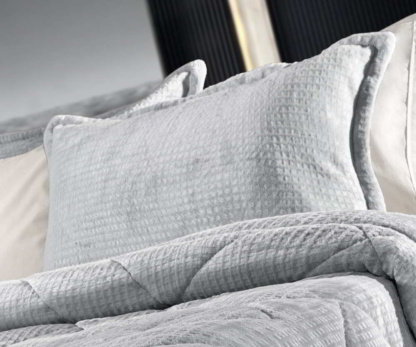 Διακοσμητικές Μαξιλαροθήκες Intima Silver - Guy Laroche. Σετ δύο τεμαχίων, κατασκευασμένο από 100% πολυέστερ. Σε φωτεινό γκρι χρωματισμό, 50 x 70 εκατοστά
