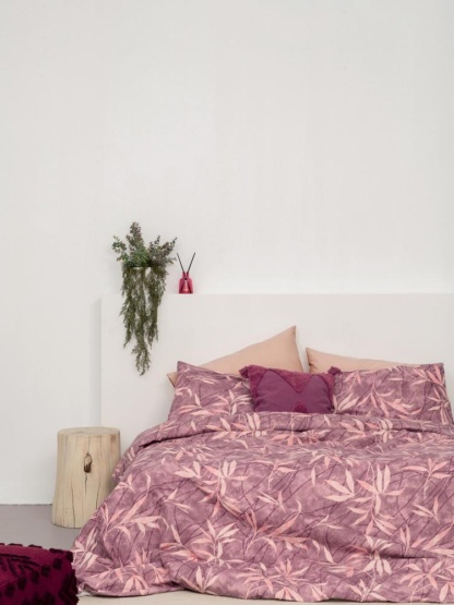 Φανελένια Σεντόνια Υπέρδιπλα Flannel Beauty FB0216 – Palamaiki. Σετ τεσσάρων τεμαχίων, κατασκευασμένο από 100% βαμβάκι. Με εμπριμέ σχεδιασμό, σε λιλά χρωματισμούς.