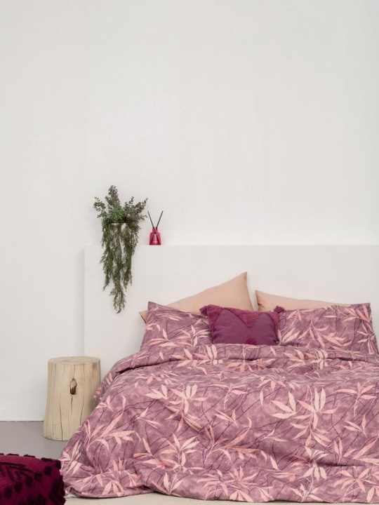Φανελένια Σεντόνια Υπέρδιπλα Flannel Beauty FB0216 – Palamaiki. Σετ τεσσάρων τεμαχίων, κατασκευασμένο από 100% βαμβάκι. Με εμπριμέ σχεδιασμό, σε λιλά χρωματισμούς.