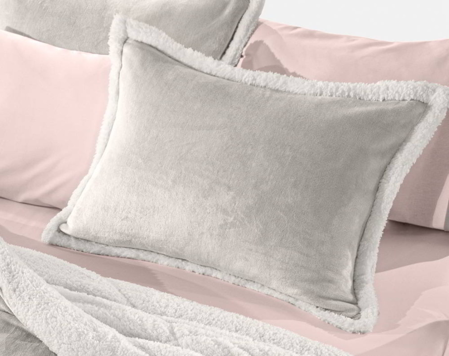 Διακοσμητικές Μαξιλαροθήκες Beluga Natural - Guy Laroche. Σετ δύο τεμαχίων, κατασκευασμένο από 100% πολυέστερ. Σε ανοιχτό μπεζ χρωματισμό, 50 x 70 εκατοστά.