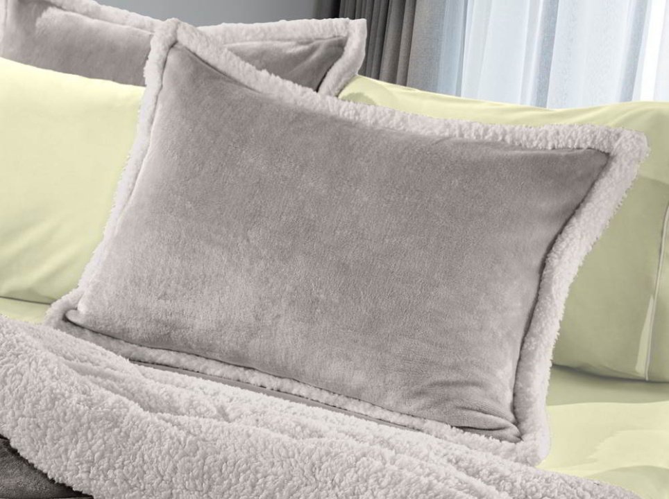 Διακοσμητικές Μαξιλαροθήκες Beluga Smoke - Guy Laroche. Σετ δύο τεμαχίων, κατασκευασμένο από 100% πολυέστερ. Σε γκρι χρωματισμό, 50 x 70 εκατοστά.