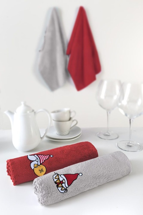 Guy Laroche Πετσετάκια Κουζίνας Christmas Towels Set 4. Απορροφητικά, πολύ μαλακά, κατασκευασμένα από 100% μικροΐνες. Σετ δύο τεμαχίων, σε κόκκινο και γκρι χρωματισμό με Χριστουγεννιάτικο σχέδιο, 35 x 50 εκατοστά.