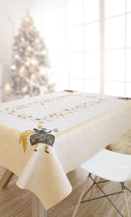 Χριστουγεννιάτικο Τραπεζομάντηλο Saint Clair Christmas 2042. Με εορταστικό σχεδιασμό, σε μπεζ χρωματισμούς, 100% πολυεστερικό. Διατίθεται σε δύο μεγέθη: 145 x 180 και 145 x 220 εκατοστά.