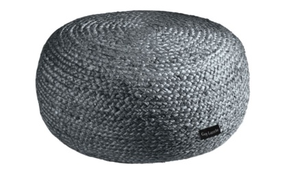 Πουφ Guy Laroche Ottoman Anthracite. Κατασκευασμένο από 100% φυσική γιούτα, σε ανθρακί χρωματισμό. Στρογγυλό, 50 x 25 εκατοστά.