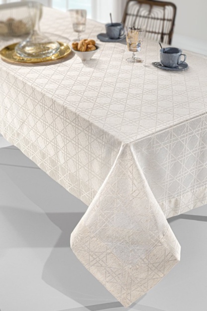 Τραπεζομάντηλο Guy Laroche Glamour Linen. Μονόχρωμο, σε ιβουάρ χρωματισμό, από 100% polyester jacquard. Διαστάσεις: 160 x 220 εκατοστά.