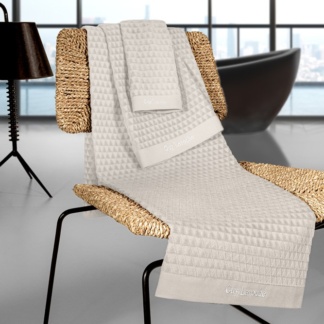 Πετσέτες Μπάνιου Guy Laroche Tokyo Perla. Σετ τριών τεμαχίων, υψηλής ποιότητας, κατασκευασμένο από 100% βαμβάκι. Σε φωτεινό μπεζ χρωματισμό.