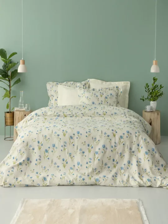 Σετ σεντόνια μονά, υψηλής ποιότητας, κατασκευασμένο από 100% βαμβάκι σατέν 200 κλωστών. Αποτελείται από δυο σεντόνια ίσια 170 x 270 εκατοστών και την ασορτί μαξιλαροθήκη τους 52 x 75 εκατοστά.