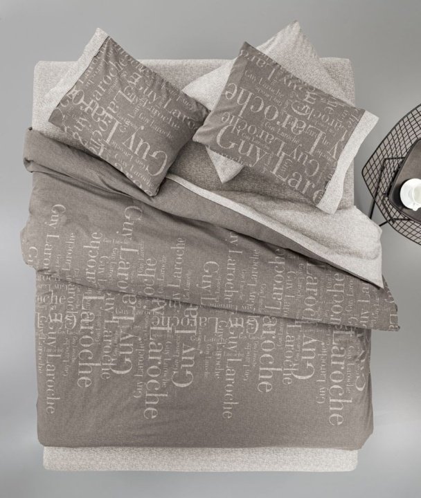 Σεντόνια King Size Guy Laroche Paris Choco. Σετ τεσσάρων τεμαχίων, κατασκευασμένο από 100% βαμβακερό περκάλι. Σε καφέ χρωματισμό, με το λογότυπο της Guy Laroche.