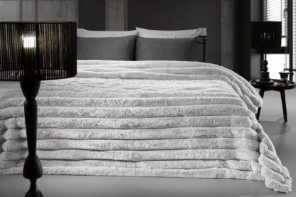 Guy Laroche Πολυτελής Κουβέρτα King Size St. Moritz Silver. Ultrasoft, κατασκευασμένη από οικολογική γούνα - 100% art. strip jacquard rabbit fur.