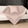 Διακοσμητικό ριχτάρι σαλονιού Guy Laroche Utopia Amethyst. Μονόχρωμο, σε φωτεινό λιλά χρωματισμό, σετ με ασορτί μαξιλαροθήκη.