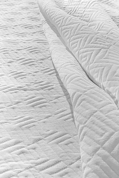 Κουβέρτα Guy Laroche Pattern White