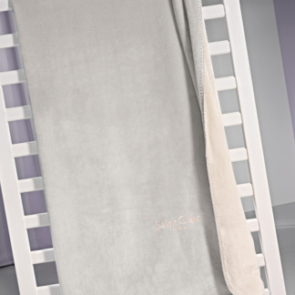 ΠΡΟΣΦΟΡΑ! Κουβέρτα Βρεφική Velvet Silver 100x140 δύο όψεων + Δώρο Μαξιλαράκι Διακοσμητικό 45x45 - Saint Clair