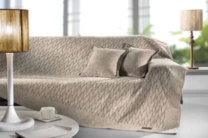 Tα ριχτάρια της Guy Laroche Paris 50% cotton -50% chenille κομψά αλλά και πρακτικά. Προστατεύουν τον καναπέ σας από φθορές και τυχών λεκέδες. Ποιοτικά, οικονομικά και μοντέρνα.