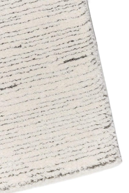 Η μοκέτα Deluxe έχει απαλή υφή με ωραία αίσθηση του αφράτου πέλους της. Είναι μια μοκέτα που κόβεται στα μέτρα μας, ιδανική για όλο το σπίτι, για έντονη καθημερινή χρήση.
