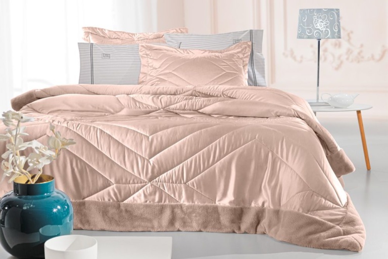 Πάπλωμα king size, με ύφασμα microsatin, γούνα και καπιτονέ κέντημα - Guy Laroche Columbia Old Pink