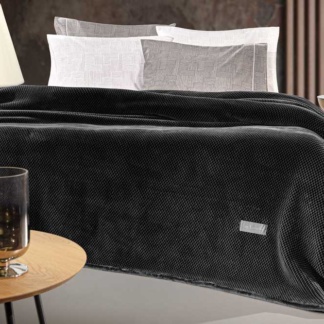 Κουβέρτα υπέρδιπλη ανθρακί, μονόχρωμη, ιδανική για τους χειμερινούς μήνες του χρόνου Guy Laroche Cheval Anthracite