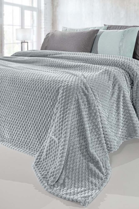 Kουβέρτα ημίδιπλη γκρι, fleece από 100% microfiber, πολύ απολή και ζεστή, με ανάγλυφο μοτίβο και ασορτί διακοσμητικό μαξιλάρι - Guy Laroche Smoothie Silver