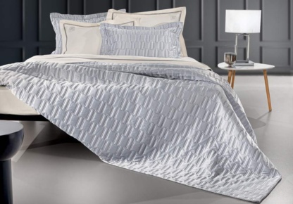 Κουβερλί υπέρδιπλο γκρι, 100% microsatin, μονόχρωμο με γεωμετρικό ανάγλυφο μοτίβο, σετ με 2 μαξιλαροθήκες - Guy Laroche Brick Silver