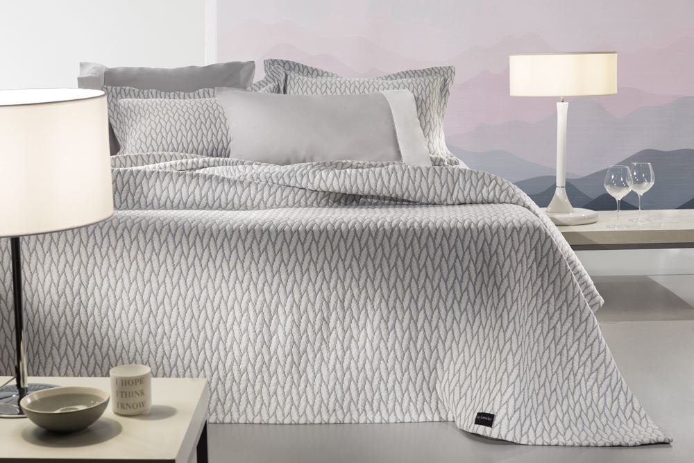 Μαξιλαράκι φιγούρας (με γέμιση) Harvey Silver 45x45 - Guy Laroche