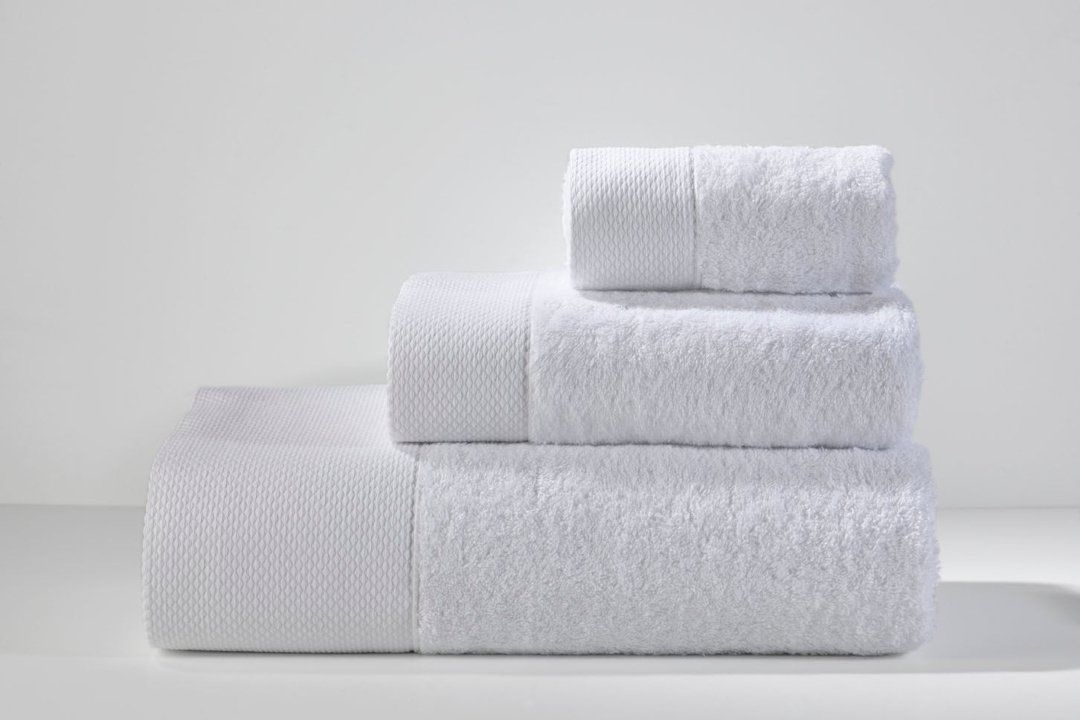 Πετσέτες μπάνιου λευκές, της εταιρίας Downtown Home, σετ τριών τεμαχίων, υψηλής ποιότητας, κατασκευασμένες από βαμβάκι και μπαμπού Rosa White