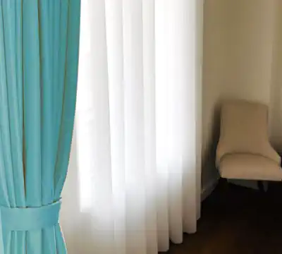 ΣΚΙΑΣΗ - Κουρτίνες, Ρόμαν, Ρόλερ, Στόρια, Κουρτινόξυλα, Αμπράζ, Δέστρες. Έτοιμες Ραμμένες Κουρτίνες Εργαστηρίου μας και Κατά Παραγγελία.