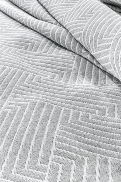 Κουβέρτα Lupo Grey - White 245x260 - Guy Laroche - Image 3