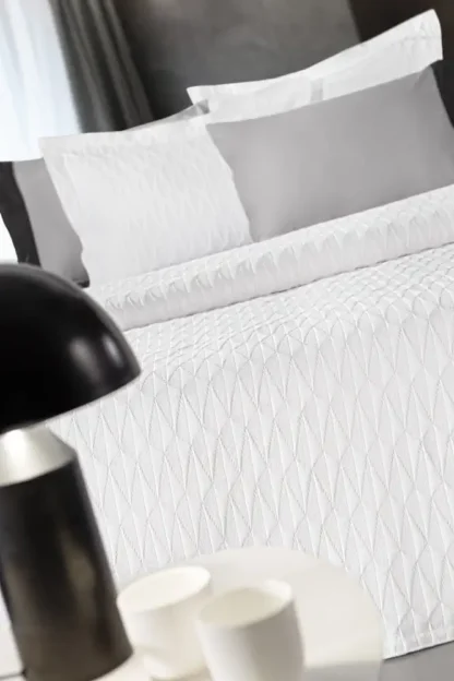 Κουβέρτα Medici White 245x260 - Guy Laroche - Image 2