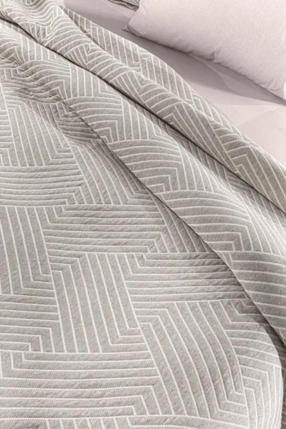 Κουβέρτα Lupo Beige - White 180x260 - Guy Laroche - Image 3