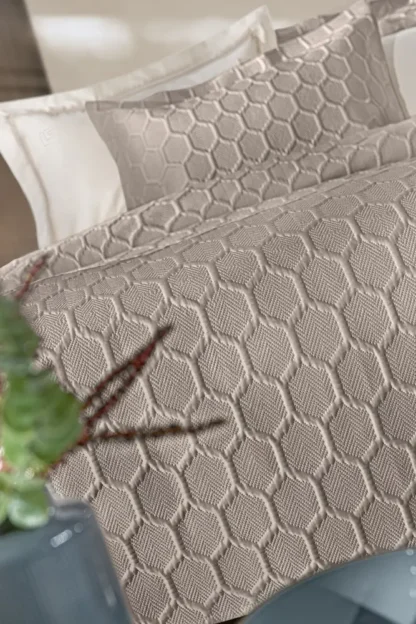 Σετ 3τμχ Κουβερλί Hive Taupe 250x240 - Guy Laroche - Image 2