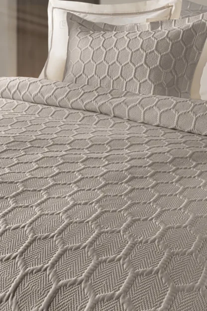 Σετ 3τμχ Κουβερλί Hive Taupe 250x240 - Guy Laroche - Image 3