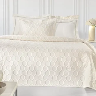 Σετ 3τμχ Κουβερλί Hive Ecru 250x240 - Guy Laroche