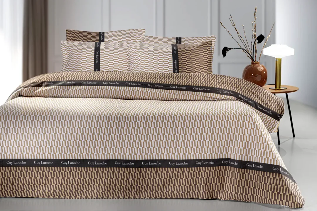 Σεντόνια υπέρδιπλα από βαμβακερό περκάλι, με μοντέρνο γραμμικό μοτίβο, σετ 4 τμχ Guy Laroche Status Beige