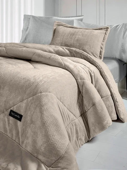 Κουβερτοπάπλωμα king size μπεζ, καπιτονέ με γούνα σέρπα, δυο όψεων, εξαιρετικά απαλό και ζεστό Guy Laroche Moore Natural