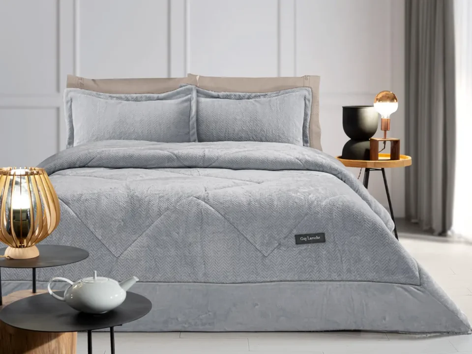 Κουβερτοπάπλωμα king size γκρι, δυο όψεων, μονόχρωμο με καπιτονέ ραφή και γούνα σέρπα, πολύ απαλό και ζεστό Guy Laroche Moore Silver