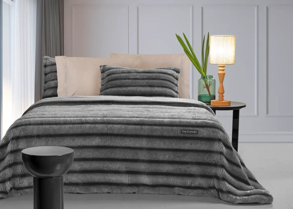 Κουβέρτα king size ultrasoft, ιδανική για τους χειμερινούς μήνες του χρόνου Guy Laroche Galezze Black