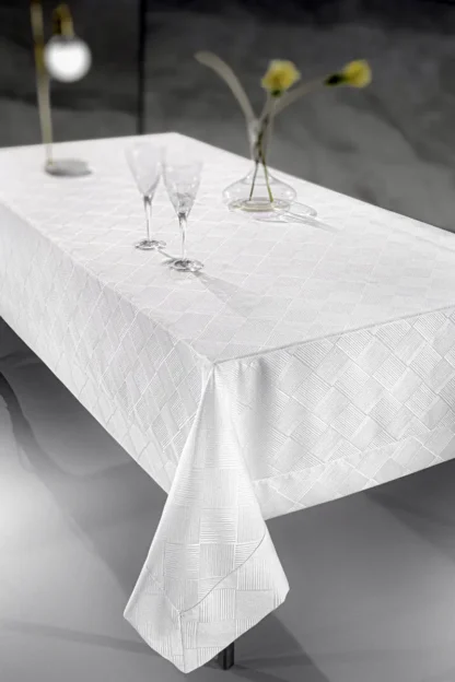 Τραπεζομάντηλο Attitude White 160x220 - Guy Laroche
