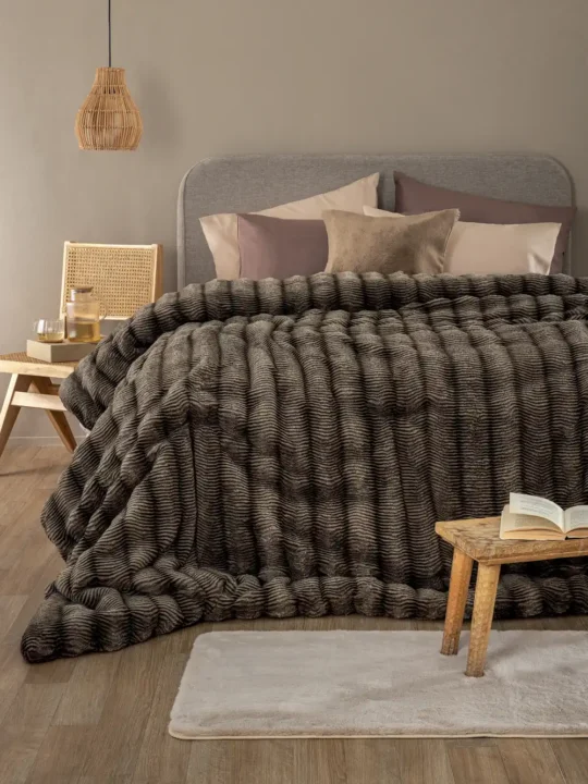 Κουβερτοπάπλωμα υπέρδιπλο από οικολογική γούνα, καφέ μονόχρωμο Palamaiki Juno Taupe