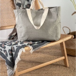 Τσάντα παραλίας Bag Black από την beach collection της ελληνικής εταιρίας Palamaiki. Κατασκευασμένη από 70% βαμβάκι και 30% πολυέστερ,  με λεπτό ριγέ σχεδιασμό, 35x35x15 εκατοστά.